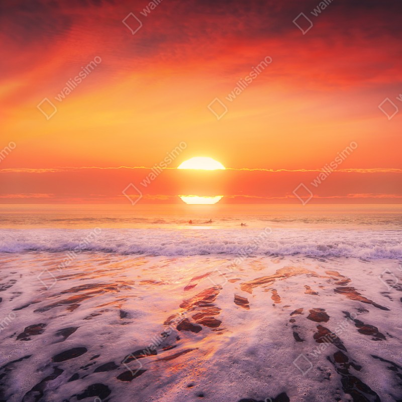 Repositionierbarer Aufkleber goldener sonnenuntergang über ruhigem strand – Wallnifity® Repositionierbarer Aufkleber goldener sonnenuntergang über ruhigem strand – Wallnifity®