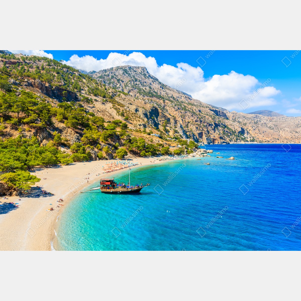 Repositionierbarer Aufkleber segelboot am Apella strand, Karpathos – Wallnifity® Repositionierbarer Aufkleber segelboot am Apella strand, Karpathos – Wallnifity®