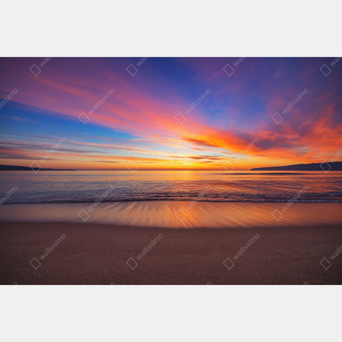Repositionierbarer Aufkleber lebendiger sonnenaufgang über einem ruhigen strand – Wallnifity® Repositionierbarer Aufkleber lebendiger sonnenaufgang über einem ruhigen strand – Wallnifity®