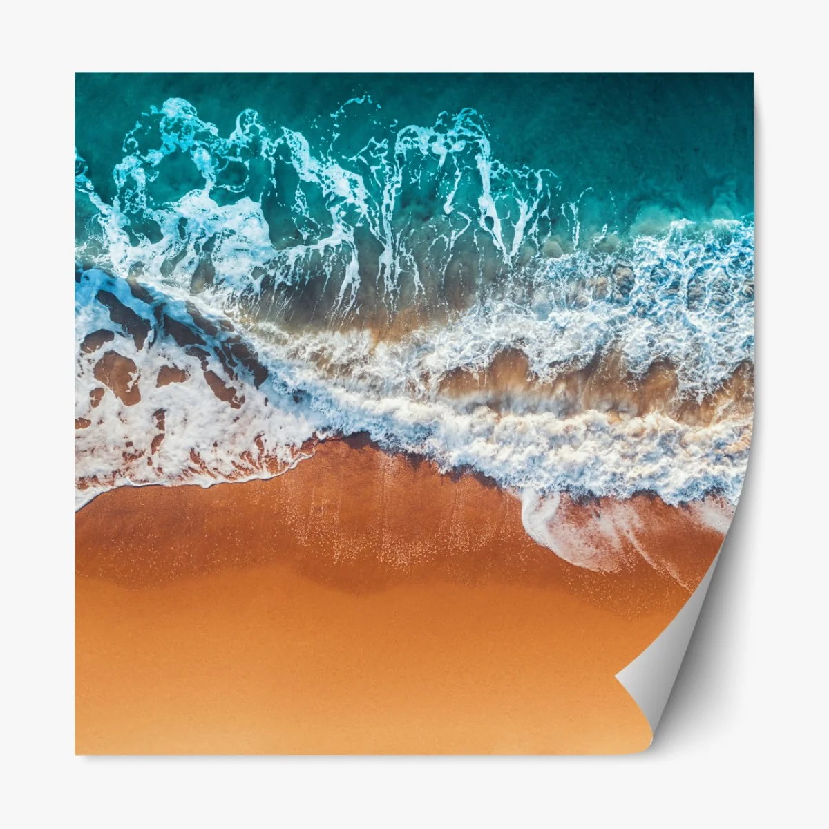 Repositionierbarer Aufkleber luftaufnahme türkisfarbener wellen an einem sandstrand – Wallnifity® Repositionierbarer Aufkleber luftaufnahme türkisfarbener wellen an einem sandstrand – Wallnifity®