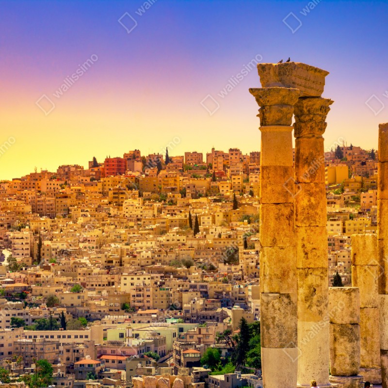 Repositionierbarer Aufkleber goldene Amman skyline mit antiken säulen – Wallnifity® Repositionierbarer Aufkleber goldene Amman skyline mit antiken säulen – Wallnifity®