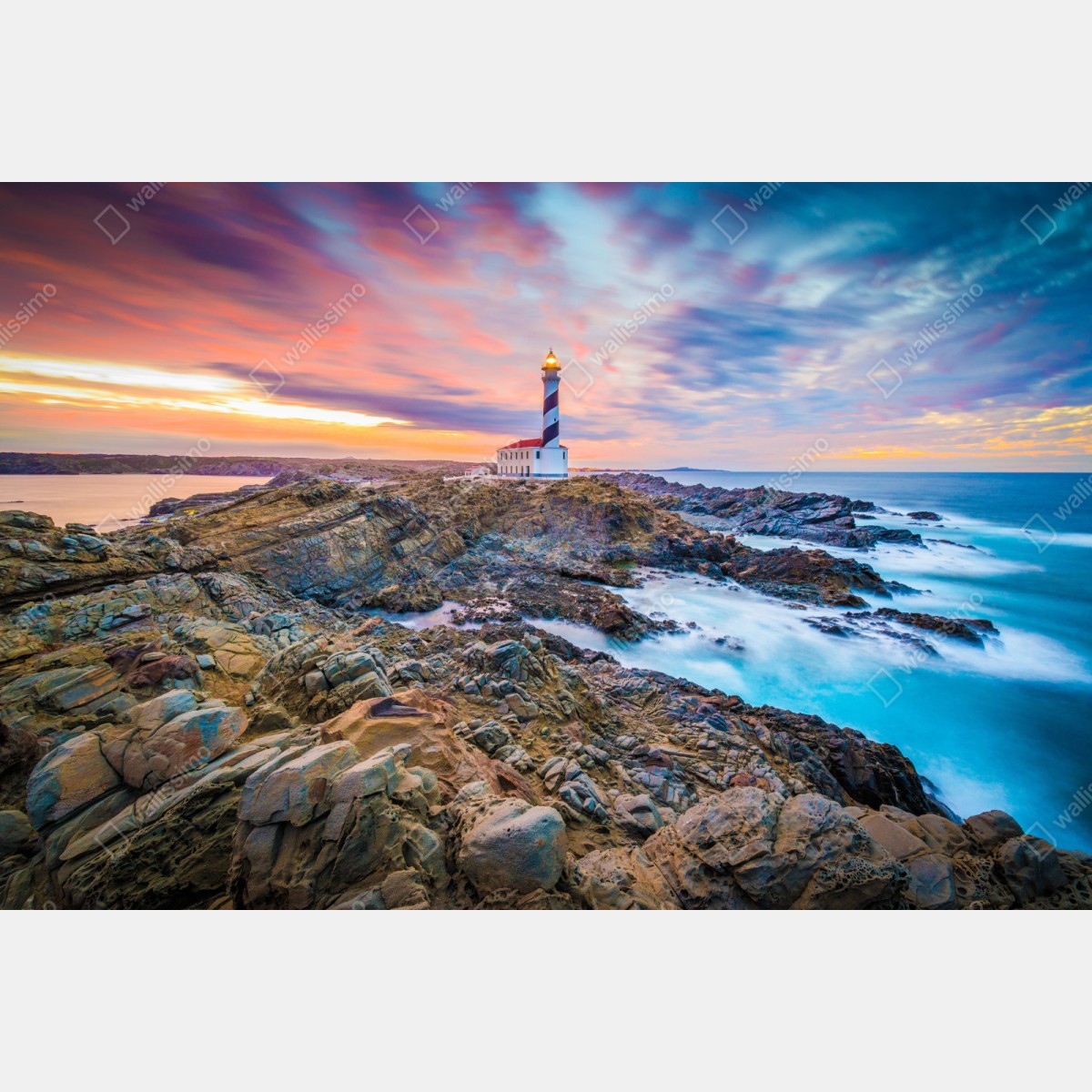 Repositionierbarer Aufkleber sonnenuntergang bei leuchtturm Favaritx, Menorca – Wallnifity® Repositionierbarer Aufkleber sonnenuntergang bei leuchtturm Favaritx, Menorca – Wallnifity®