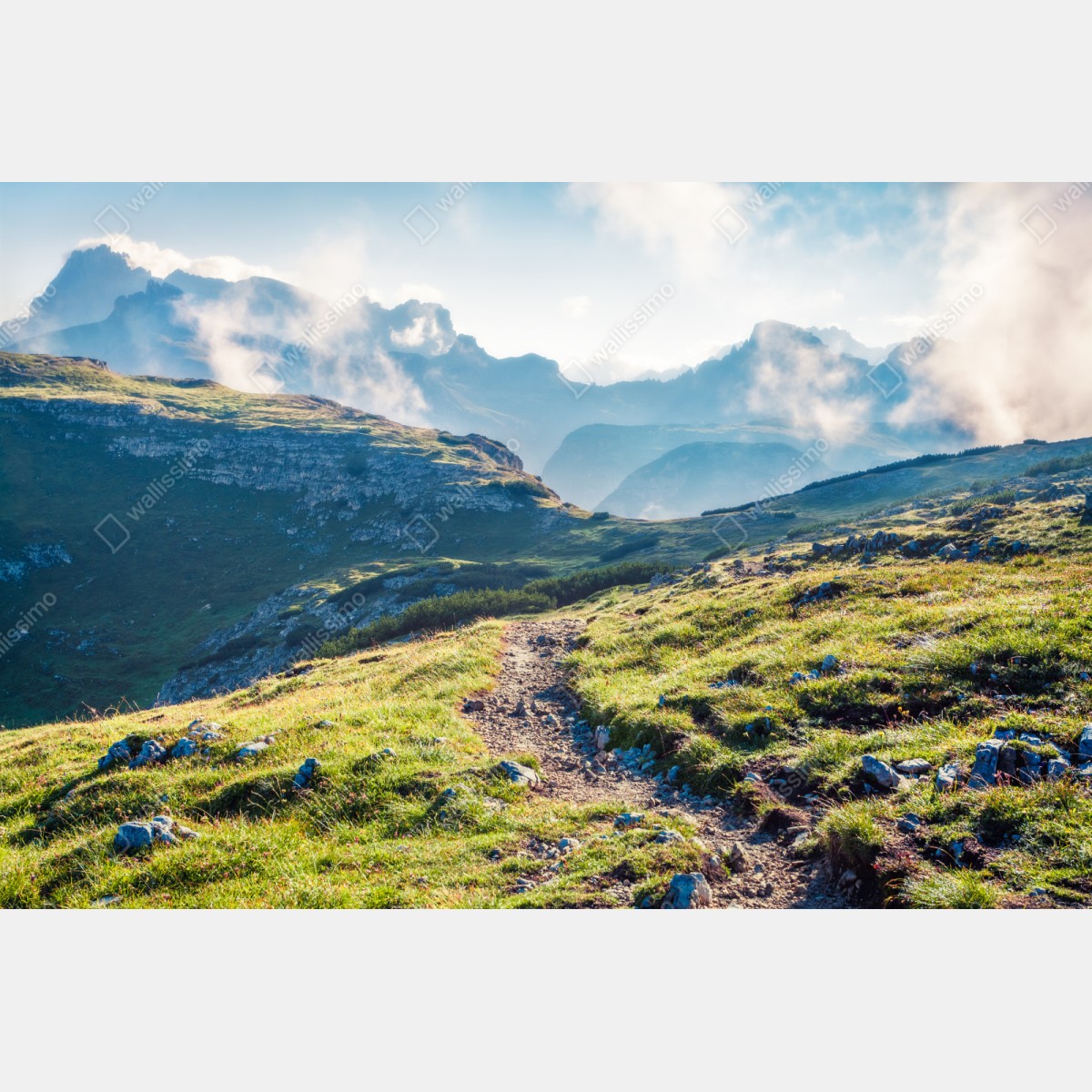 Repositionierbarer Aufkleber nebliger morgen auf Monte Piana, Dolomiten – Wallnifity® Repositionierbarer Aufkleber nebliger morgen auf Monte Piana, Dolomiten – Wallnifity®
