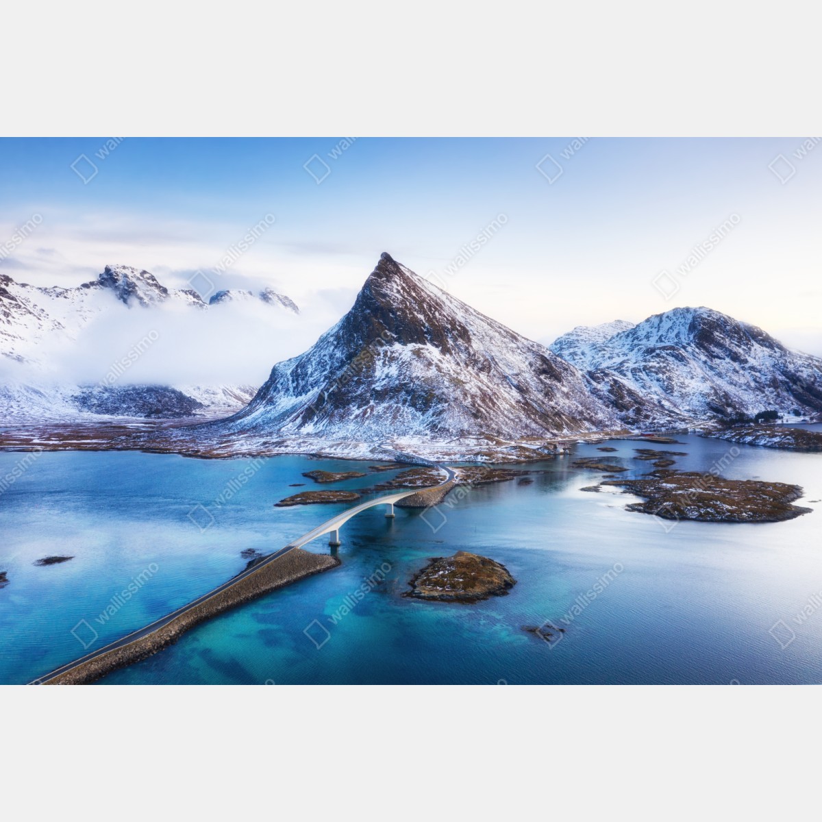 Repositionierbarer Aufkleber Lofoten brücke und berg aus der luft – Wallnifity® Repositionierbarer Aufkleber Lofoten brücke und berg aus der luft – Wallnifity®