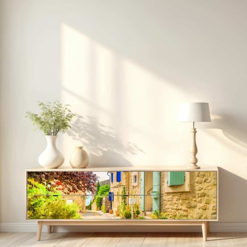 Repositionierbarer Aufkleber sonnenbeschienene dorfstraße mit steinhäusern und bunten fensterläden – Wallnifity® Repositionierbarer Aufkleber sonnenbeschienene dorfstraße mit steinhäusern und bunten fensterläden – Wallnifity®
