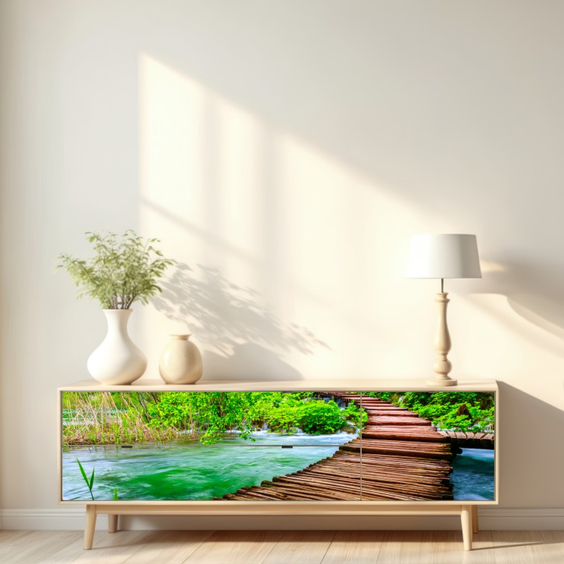Repositionierbarer Aufkleber ruhiger grüner steg über dem fluss – Wallnifity® Repositionierbarer Aufkleber ruhiger grüner steg über dem fluss – Wallnifity®