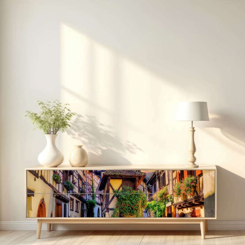 Repositionierbarer Aufkleber malerische fachwerkstraße in Eguisheim, Elsass – Wallnifity® Repositionierbarer Aufkleber malerische fachwerkstraße in Eguisheim, Elsass – Wallnifity®