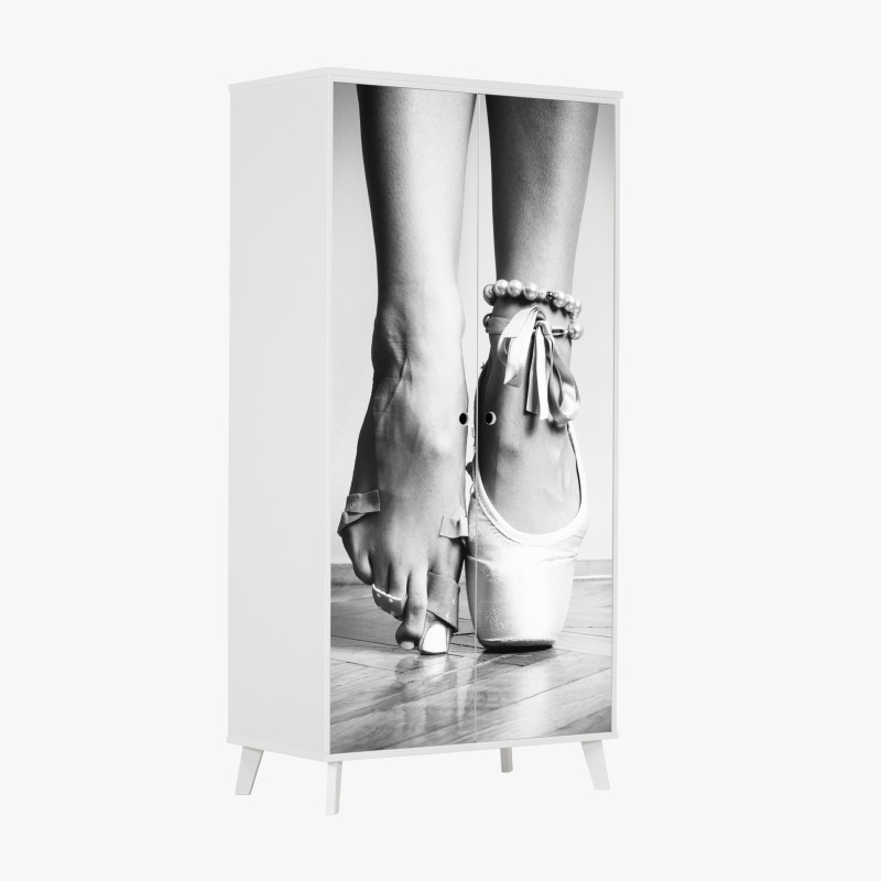 Schrankaufkleber ruhiger monochromer see mit reflexionen – Wallnifity®