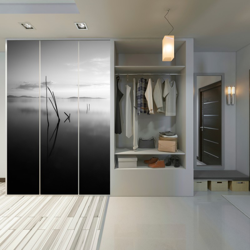 Schrankaufkleber ruhiger monochromer see mit reflexionen – Wallnifity® Schrankaufkleber ruhiger monochromer see mit reflexionen – Wallnifity®