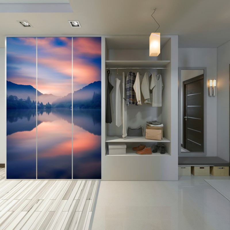 Schrankaufkleber nebeliger bergsee bei dämmerung – Wallnifity® Schrankaufkleber nebeliger bergsee bei dämmerung – Wallnifity®