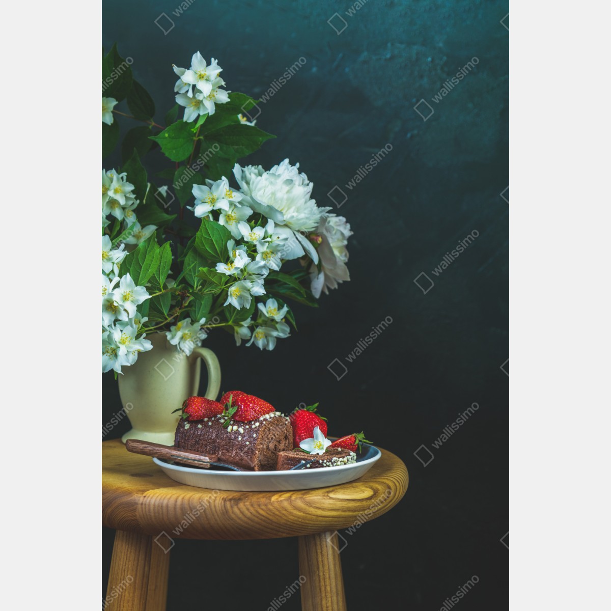 Schrankaufkleber schokoladenrolle mit erdbeeren und weißen blüten – Wallnifity® Schrankaufkleber schokoladenrolle mit erdbeeren und weißen blüten – Wallnifity®