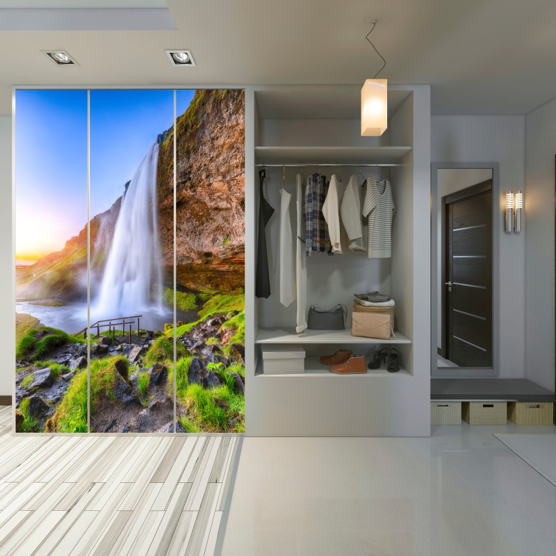 Schrankaufkleber Seljalandsfoss wasserfall im sonnenuntergang – Wallnifity®