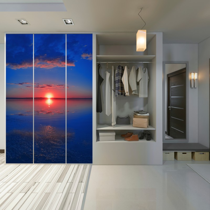 Schrankaufkleber sonnenuntergang über ruhigem meer mit lebendiger spiegelung – Wallnifity®