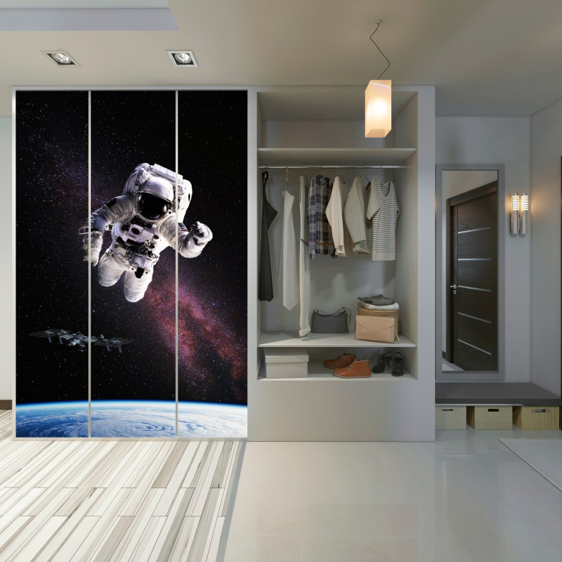 Schrankaufkleber astronaut über der Erde und galaxie – Wallnifity® Schrankaufkleber astronaut über der Erde und galaxie – Wallnifity®