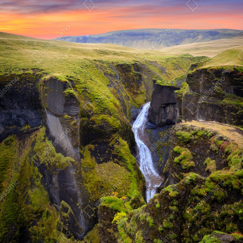 Schrankaufkleber Fjadrargljufur schlucht bei sonnenuntergang – Wallnifity® Schrankaufkleber Fjadrargljufur schlucht bei sonnenuntergang – Wallnifity®