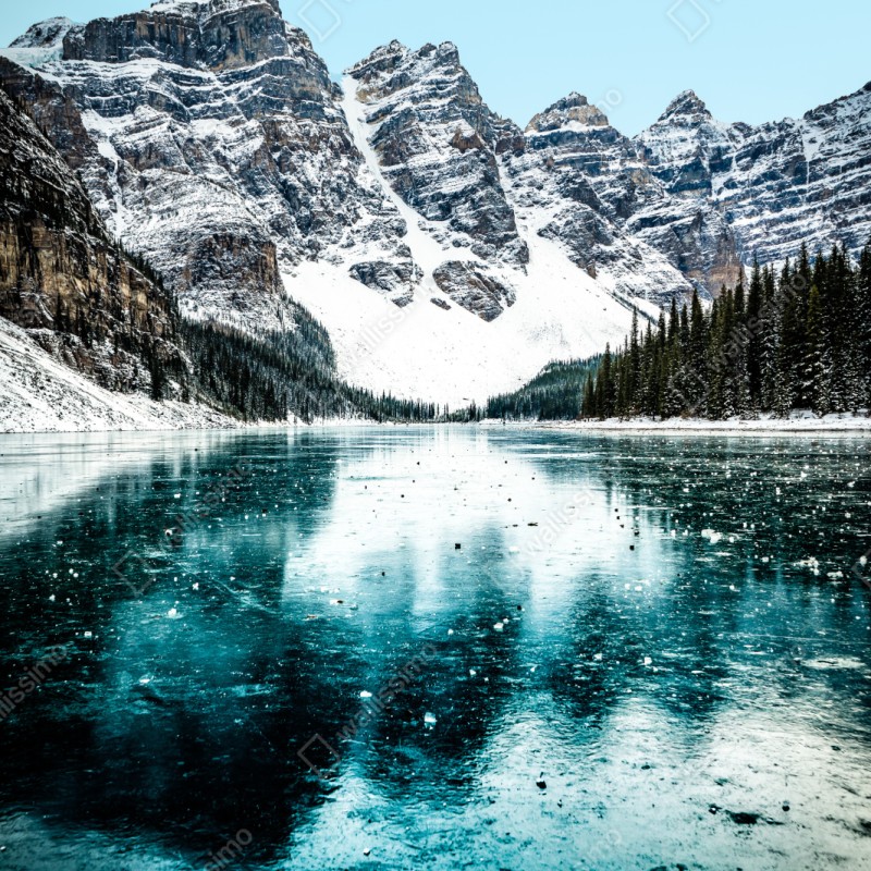 Schrankaufkleber eisiger türkissee mit bergreflexion – Wallnifity® Schrankaufkleber eisiger türkissee mit bergreflexion – Wallnifity®