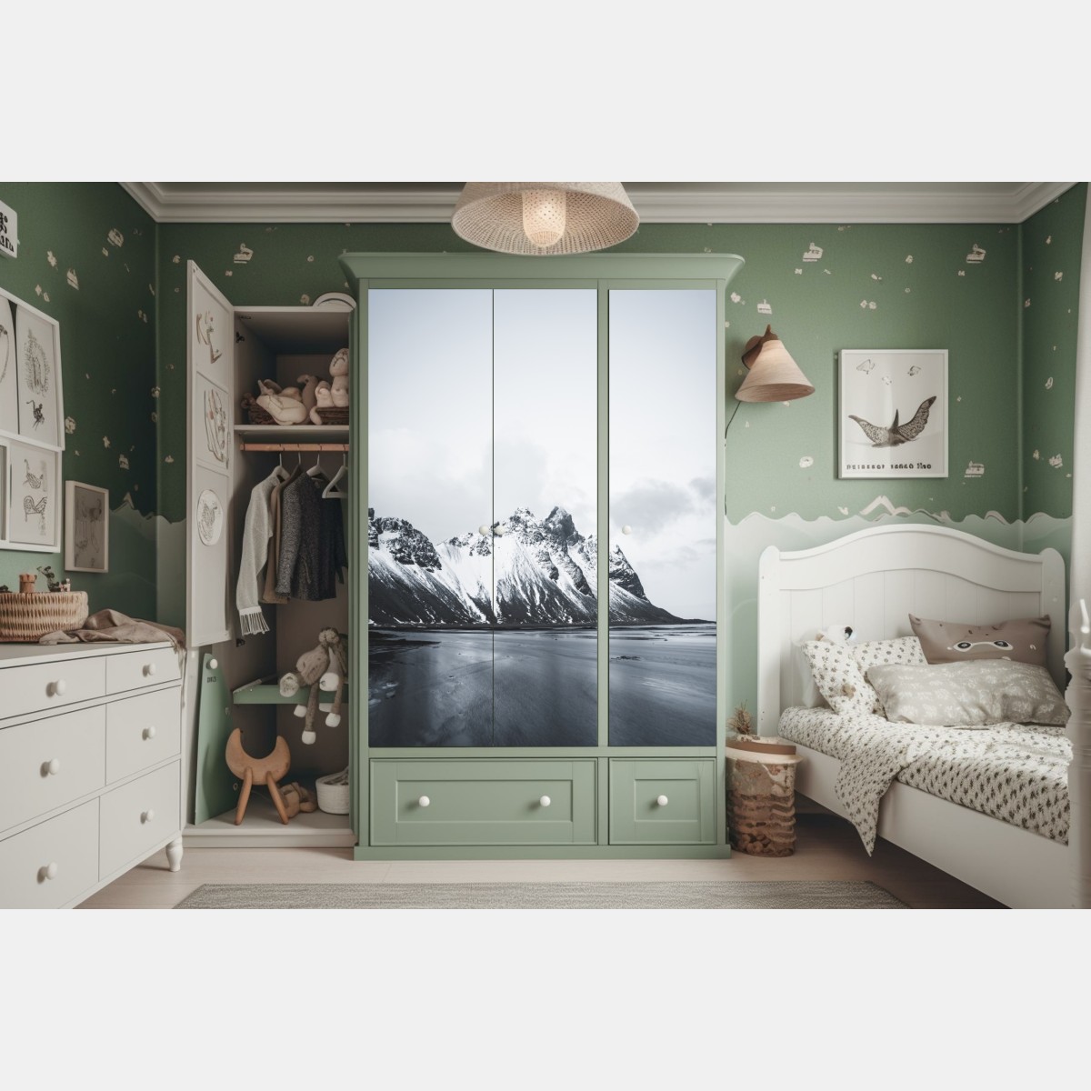 Schrankaufkleber ruhige schneebedeckte berglandschaft am meer – Wallnifity®