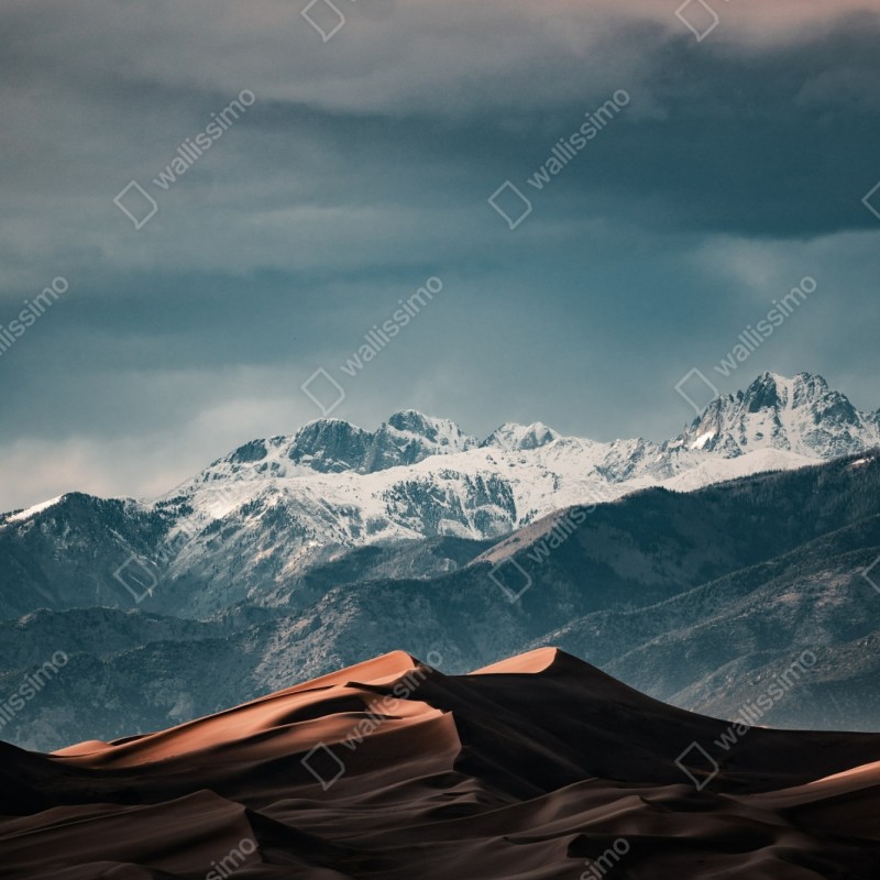 Schrankaufkleber wüstendünen vor schneebedeckten gipfeln – Wallnifity® Schrankaufkleber wüstendünen vor schneebedeckten gipfeln – Wallnifity®