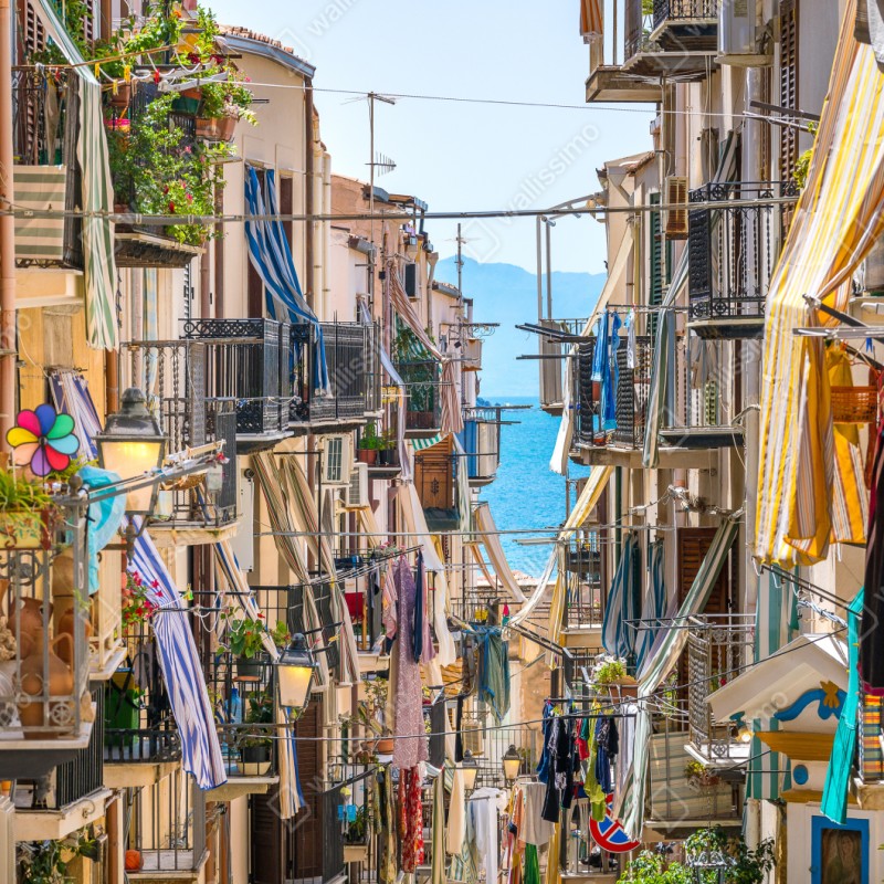 Schrankaufkleber sonnige gasse mit meerblick und balkonen – Wallnifity®