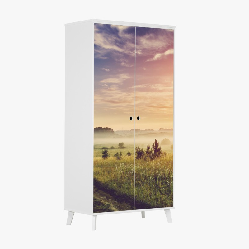 Schrankaufkleber nebeliger sonnenaufgang über einer ländlichen wiese – Wallnifity® Schrankaufkleber nebeliger sonnenaufgang über einer ländlichen wiese – Wallnifity®
