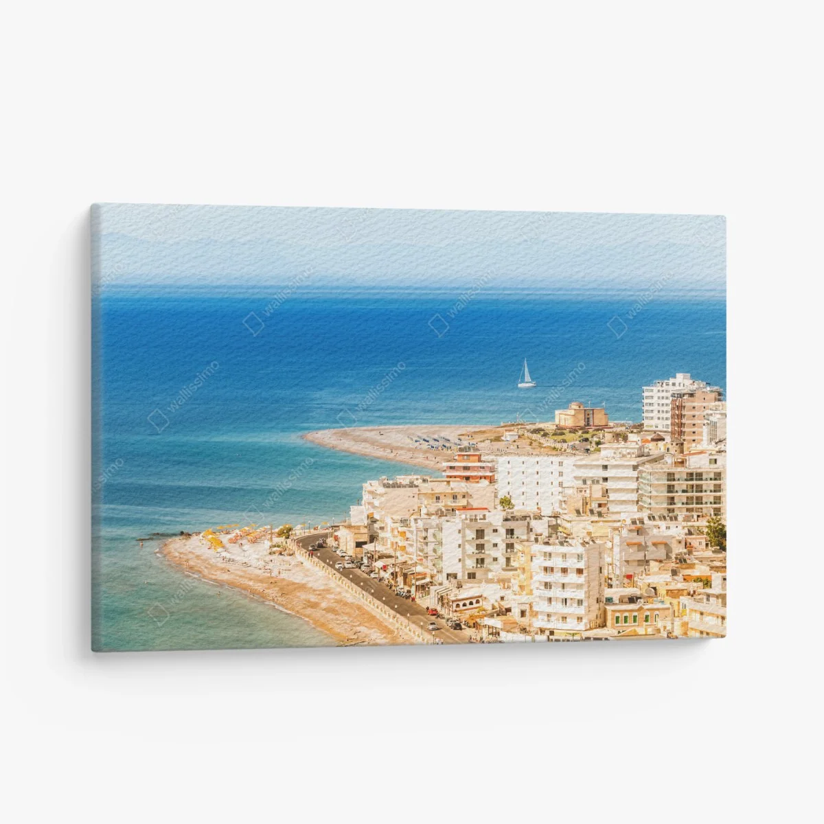 Leinwandbild sonnige küstenstadt-panorama mit segelboot – Wallnifity®