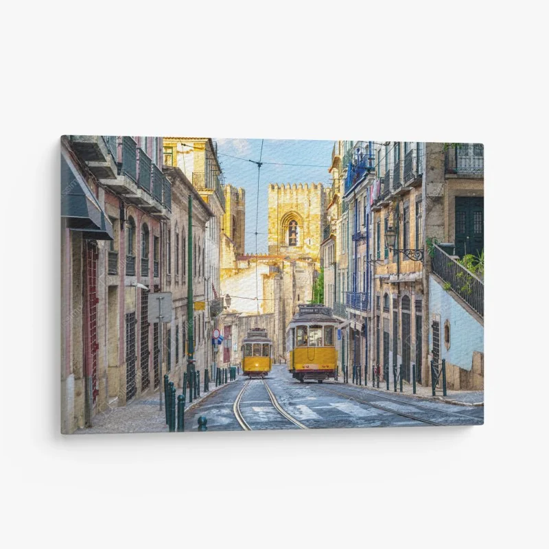 Leinwandbild sonnige straßenbahnen in Lissabon