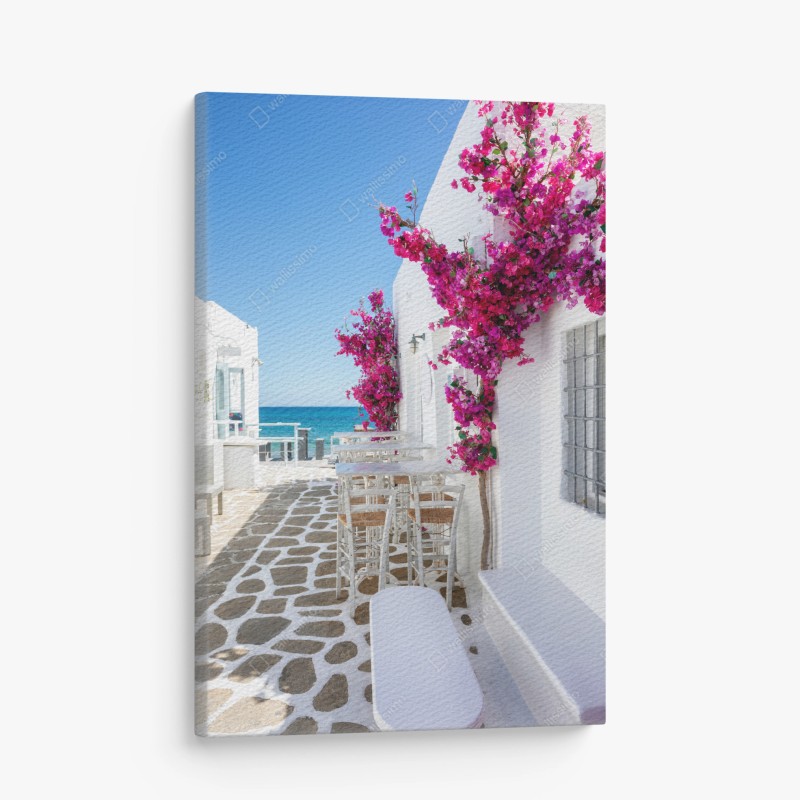 Leinwandbild sonnige mediterrane gasse mit bougainvillea