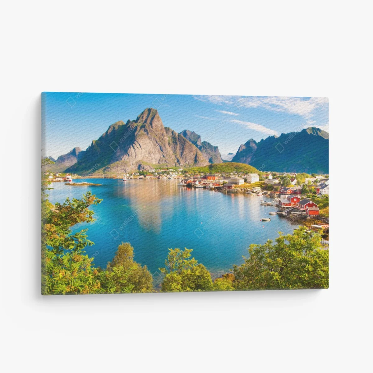 Leinwandbild ruhiges fjorddorf mit bergen und spiegelungen – Wallnifity® Leinwandbild ruhiges fjorddorf mit bergen und spiegelungen – Wallnifity®