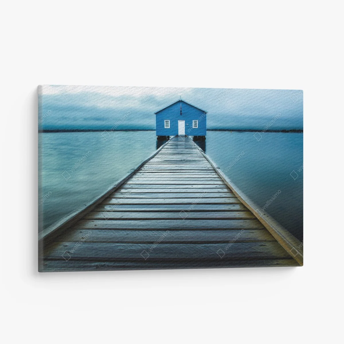 Leinwandbild blaues bootshaus am ende des stegs – Wallnifity® Leinwandbild blaues bootshaus am ende des stegs – Wallnifity®