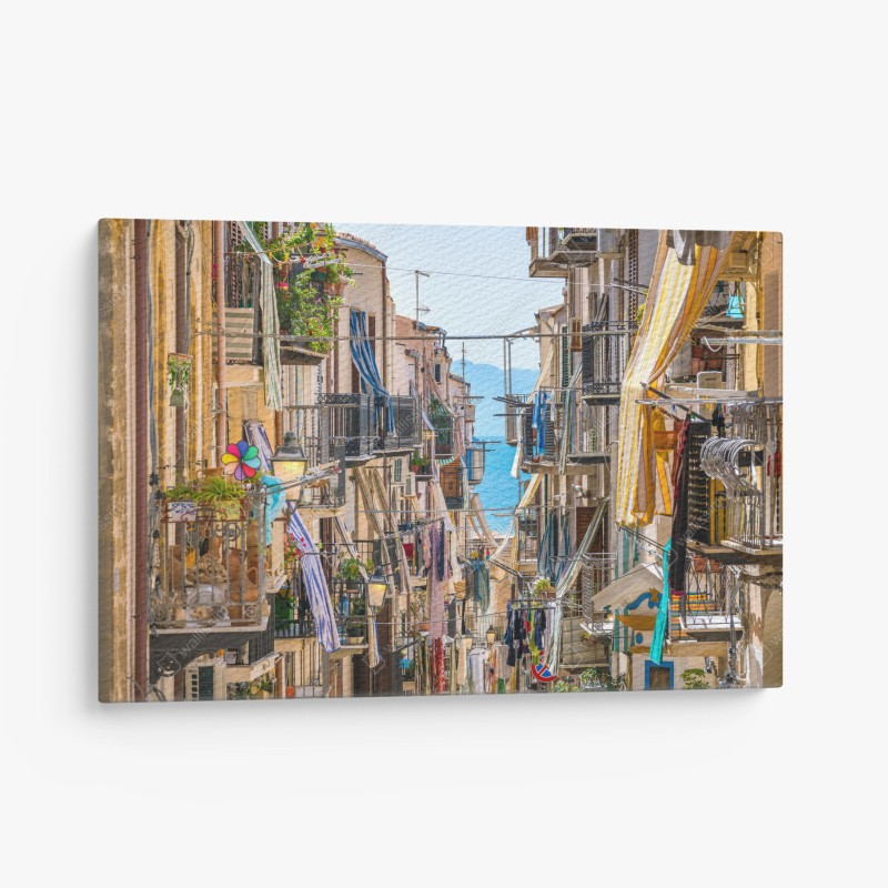 Leinwandbild sonnige gasse mit meerblick und balkonen