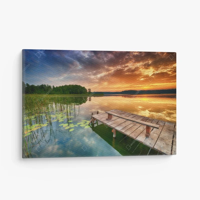 Leinwandbild goldener sonnenaufgang über ruhigem see