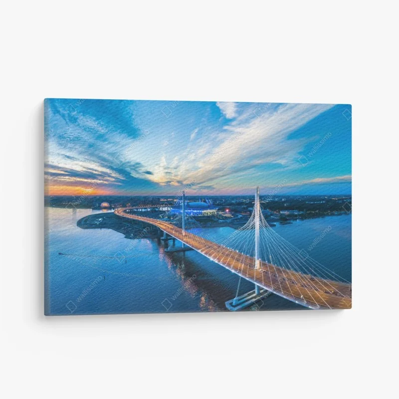 Leinwandbild waldweg durch neblige kiefern – Wallnifity®