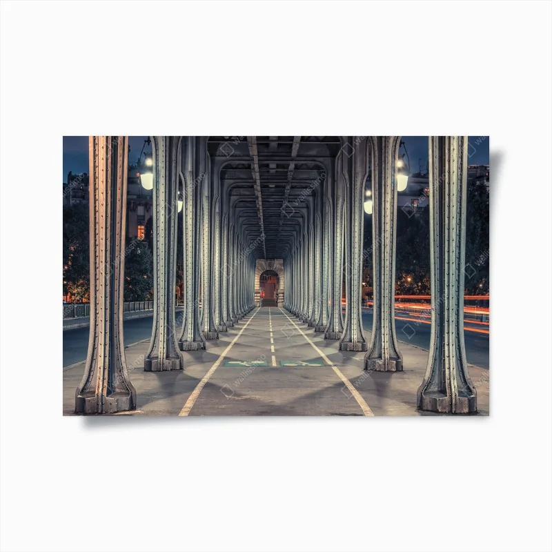 Poster symmetrischer stahlkorridor einer brücke bei nacht