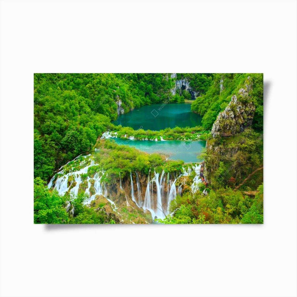 Poster üppiger wasserfall und türkise seen – Wallnifity® Poster üppiger wasserfall und türkise seen – Wallnifity®