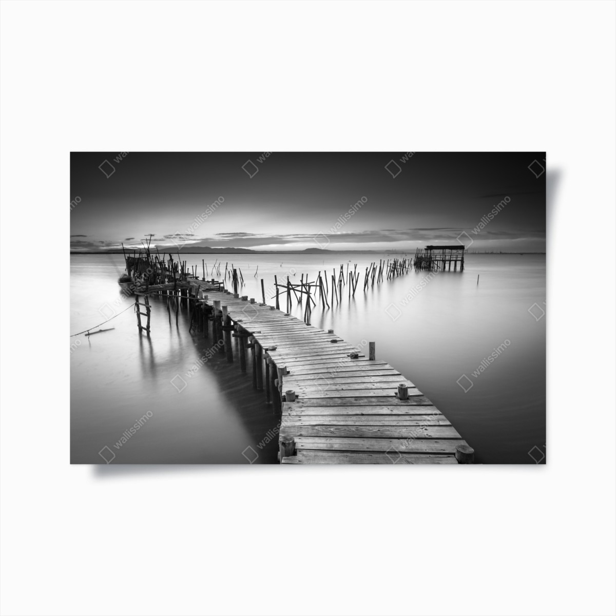 Poster ruhiger hölzerner steg bei dämmerung – Wallnifity®