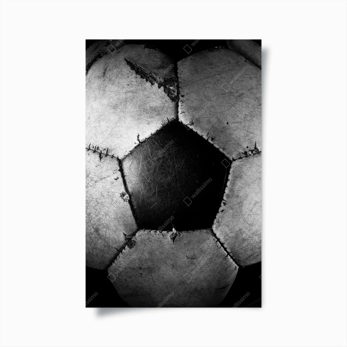 Poster abgenutzter fußball - nahaufnahme – Wallnifity® Poster abgenutzter fußball - nahaufnahme – Wallnifity®