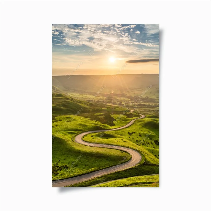 Poster goldener sonnenuntergang über einer geschwungenen landstraße – Wallnifity® Poster goldener sonnenuntergang über einer geschwungenen landstraße – Wallnifity®