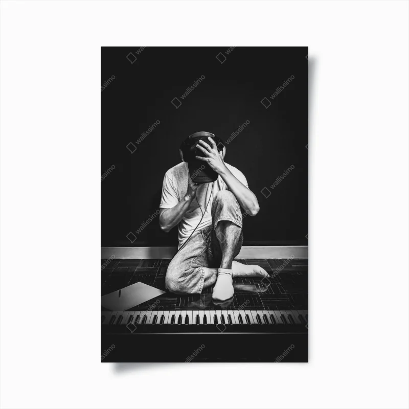 Poster introvertierter musiker am keyboard