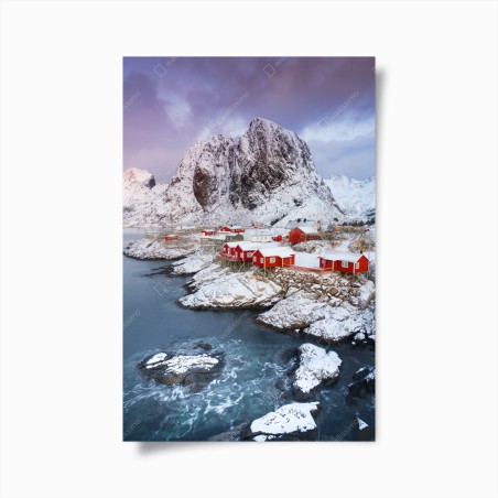 Poster rote küstenhäuser vor schneebedecktem berg – Wallnifity®