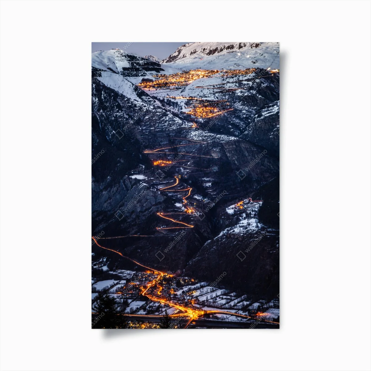 Poster Alpe d'Huez nächtliche auffahrt auf der serpentinenstraße – Wallnifity® Poster Alpe d'Huez nächtliche auffahrt auf der serpentinenstraße – Wallnifity®