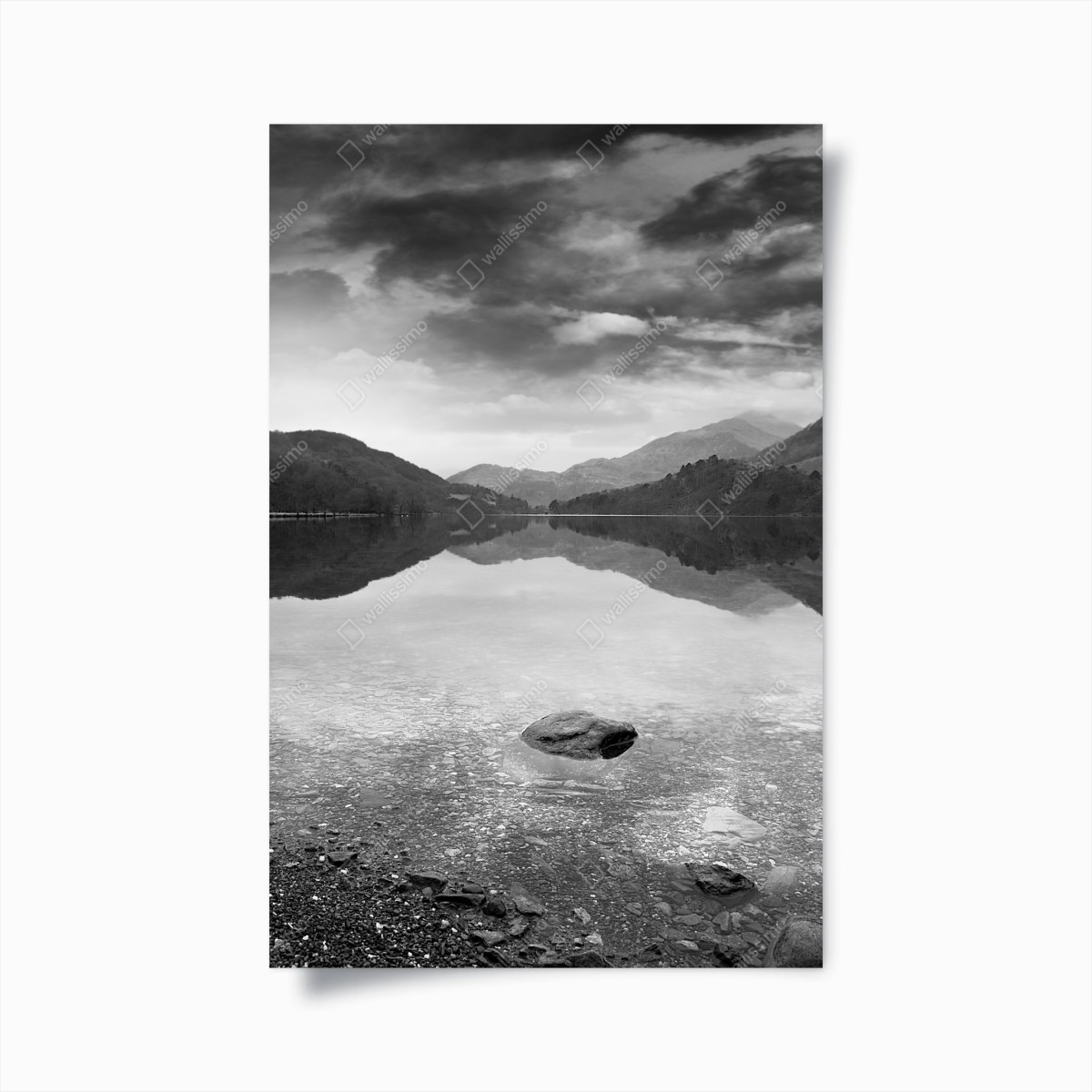 Poster ruhiger bergsee mit spiegelung – Wallnifity®