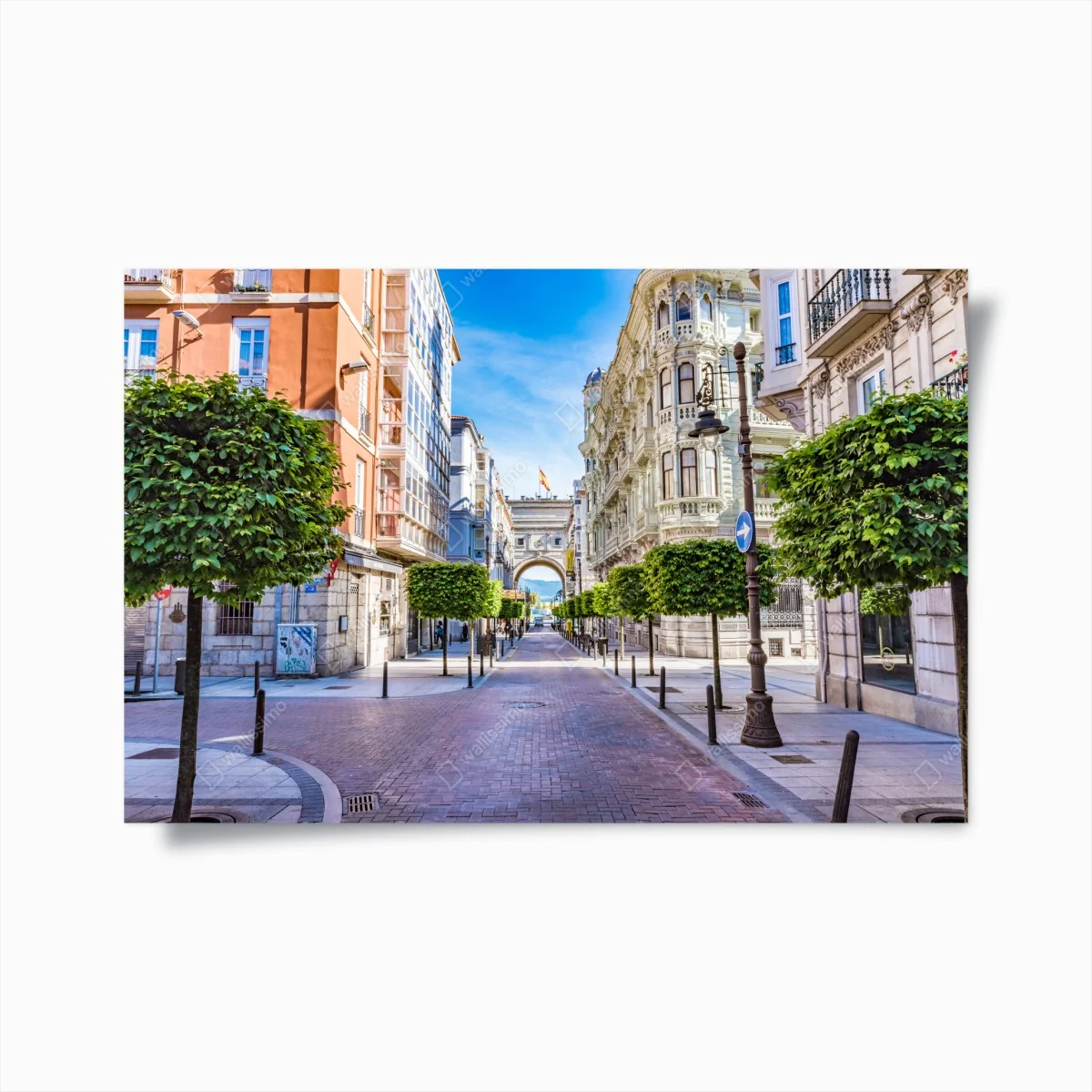 Poster Santander straße im stadtkern mit historischem bogen – Wallnifity® Poster Santander straße im stadtkern mit historischem bogen – Wallnifity®