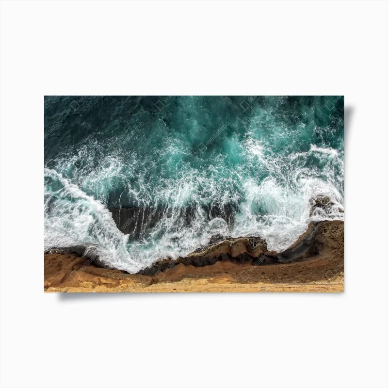 Poster türkise küste aus der vogelperspektive mit brandenden wellen