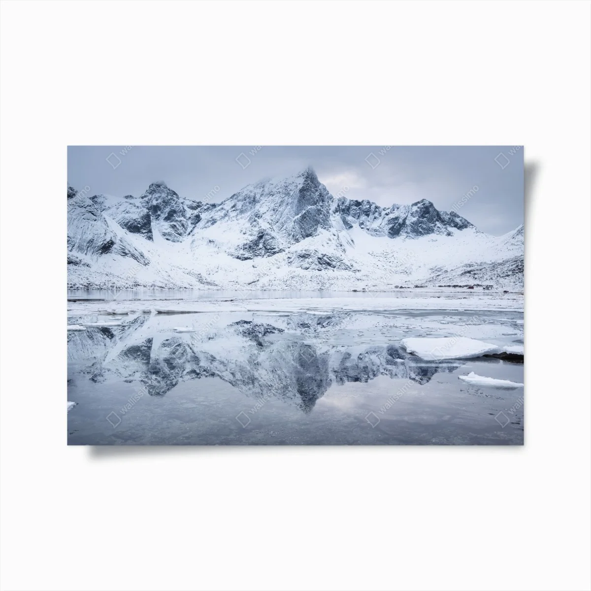 Poster verschneite bergspiegelung in Norwegen – Wallnifity® Poster verschneite bergspiegelung in Norwegen – Wallnifity®