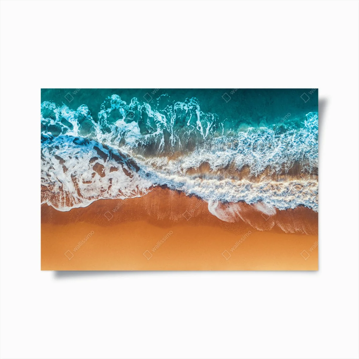 Poster luftaufnahme türkisfarbener wellen an einem sandstrand – Wallnifity®