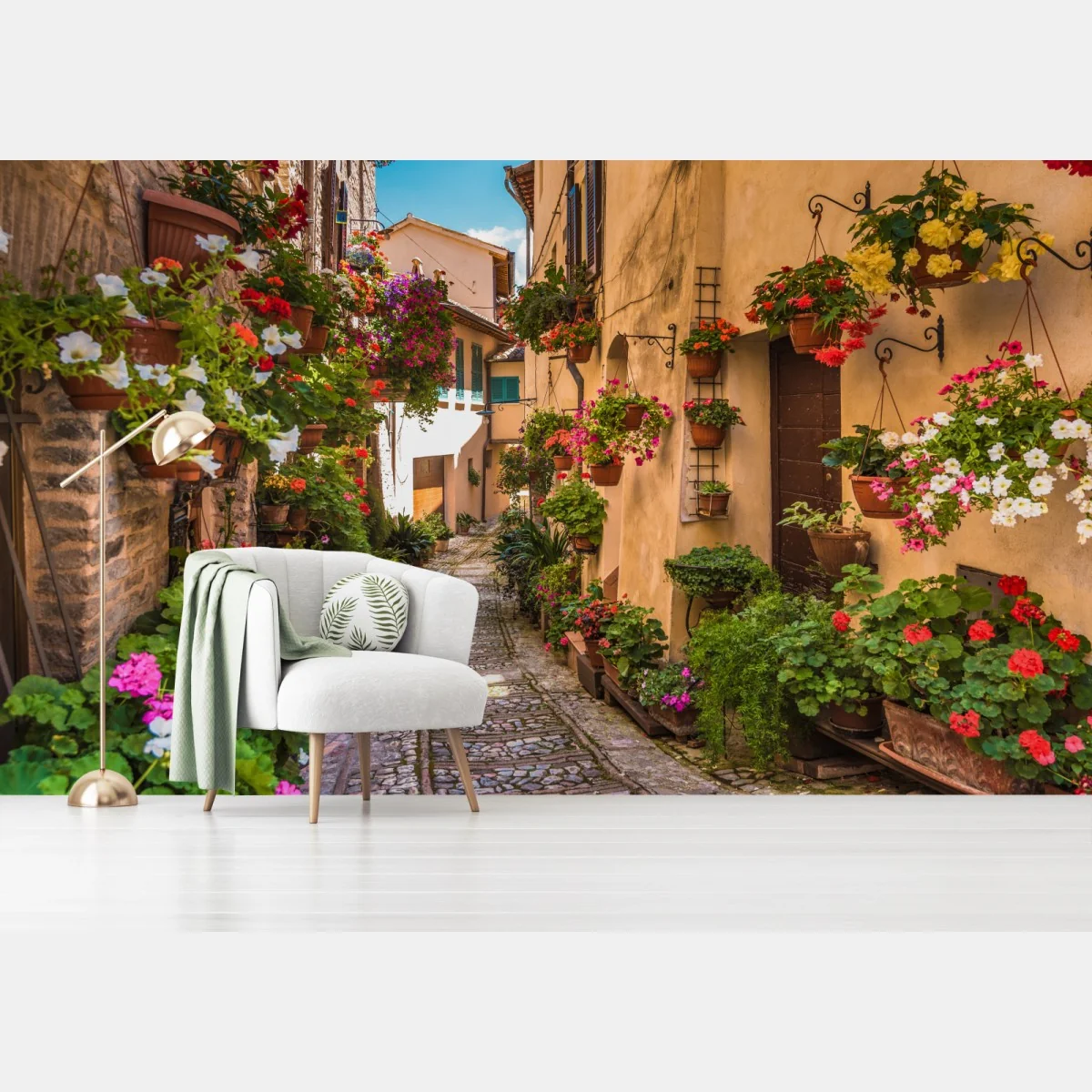 Fototapete sonnige blumengasse in Umbrien – Wallnifity® Fototapete sonnige blumengasse in Umbrien – Wallnifity®
