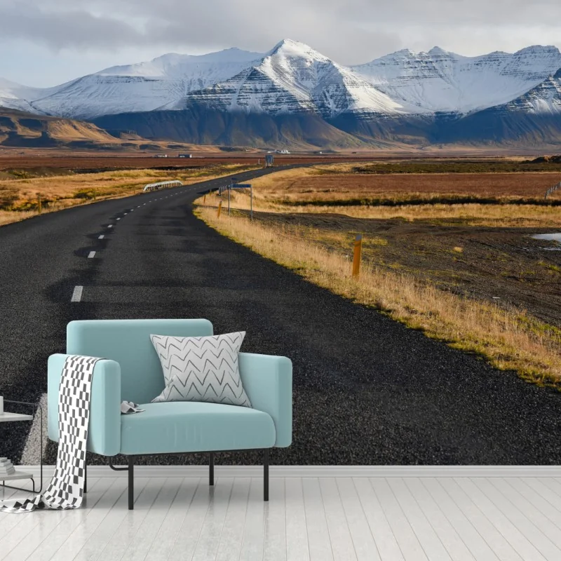 Fototapete leere straße zu schneebedeckten bergen, Island