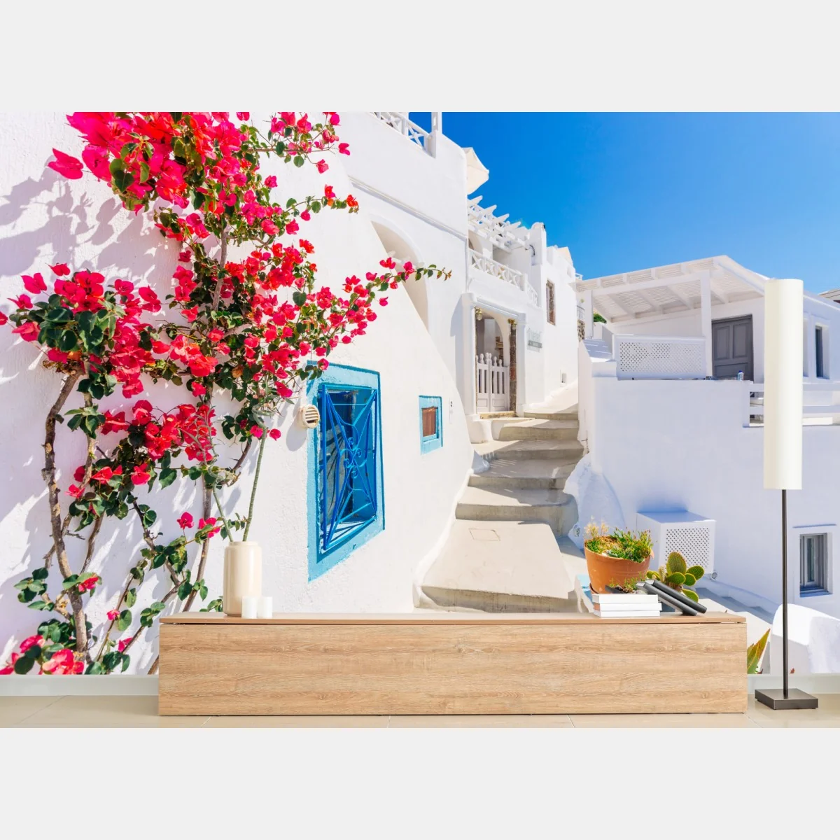 Fototapete Santorini weiße gasse mit bougainvillea – Wallnifity® Fototapete Santorini weiße gasse mit bougainvillea – Wallnifity®