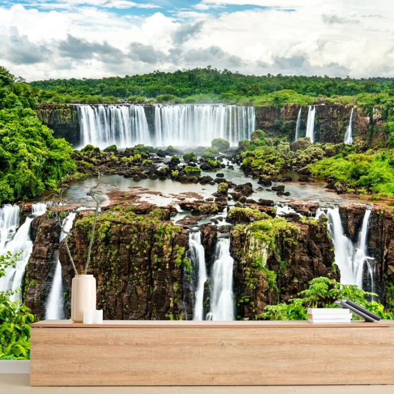 Fototapete panorama des üppigen grünen wasserfalls