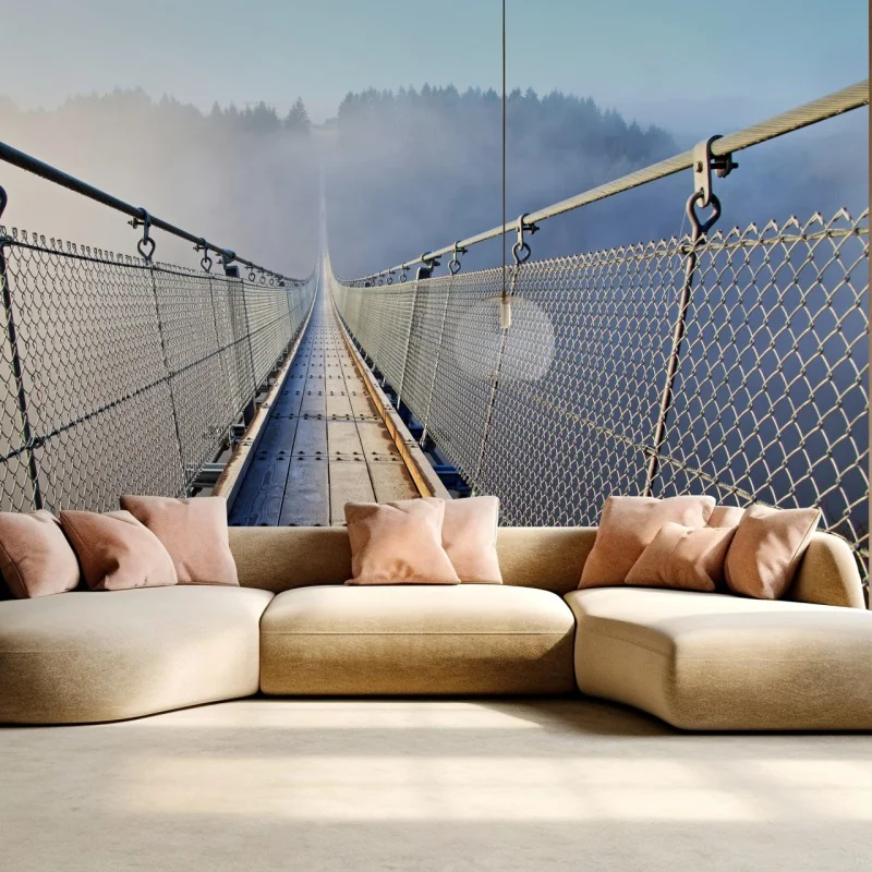 Fototapete neblige hängebrücke, die in den wald führt – Wallnifity® Fototapete neblige hängebrücke, die in den wald führt – Wallnifity®